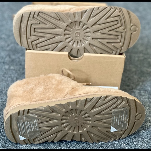 Ugg Neumel Cozy Water Resistant Boot, NWT & Box, Women’s 7 US (38 EU, 5 UK). - Picture 4 of 7